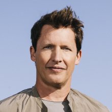 Két hét múlva Budapestre ér a James Blunt-turné