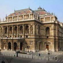 Máricus 15. az Operaházban