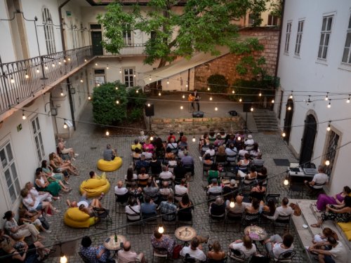 Kertmozi és koncertek a rejtélyes tabáni udvaron