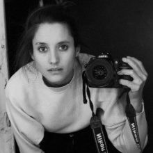 Trokán Nóra kulisszafotóinak kiállítása Szentesen