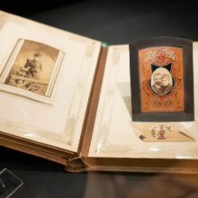 Zenélő fényképalbum lett a hónap kincse