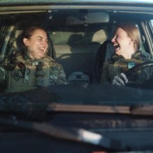 Sok nevetéssel és iszappakolással a háború ellen