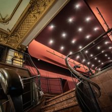 Új előadások a Víg Szalonban