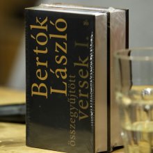 „Még akármi lehet a vers”