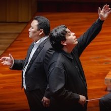 Óriások lábainál