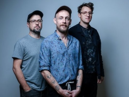 Variációk az idő íveire