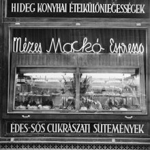 Mézes Mackó megkísértése a Kígyó utcában