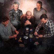 Tengeren bemutató a Tháliában