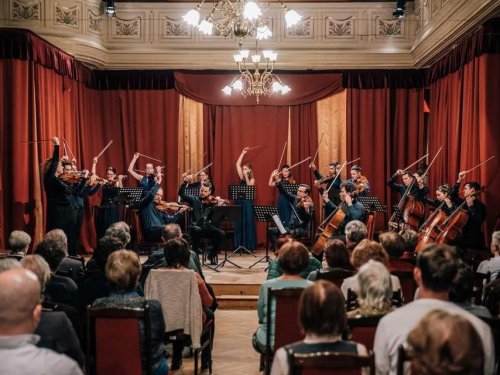 Városok és vonósok