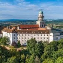 Koncert Plusz Pannonhalmán