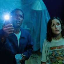 Nyomokban komédiát is tartalmazhat