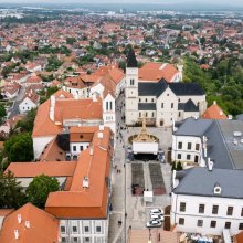 Megnyílnak a veszprémi várnegyed rejtett kertjei