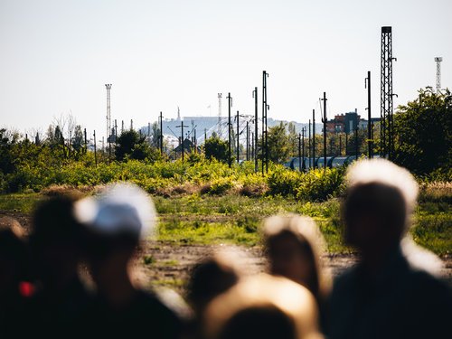 Eső közben köpönyeg