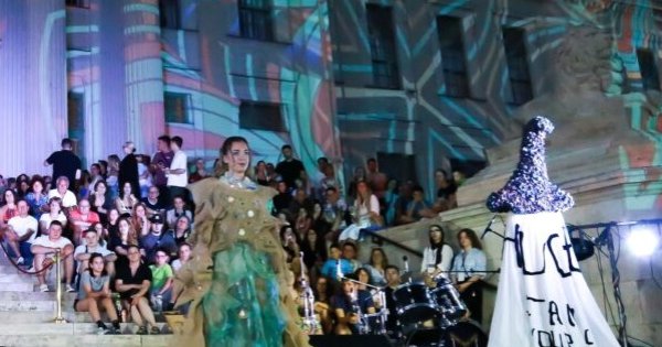 Divattervező pályázatot hirdet a szegedi Móra-múzeum / PRAE.HU – a művészeti...