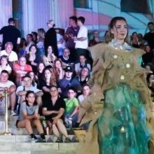 Divattervező pályázatot hirdet a szegedi Móra-múzeum