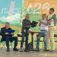 Szőlő- és könyvsorok között