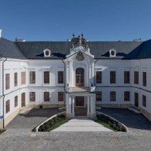 Látogatható a veszprémi érseki palota szalonja és kertje is