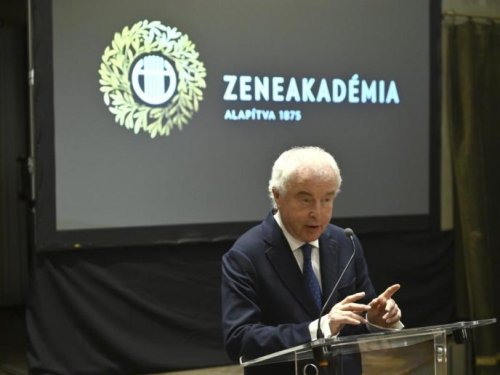 Schiff András díszdoktori oklevelet kapott a Zeneakadémiától