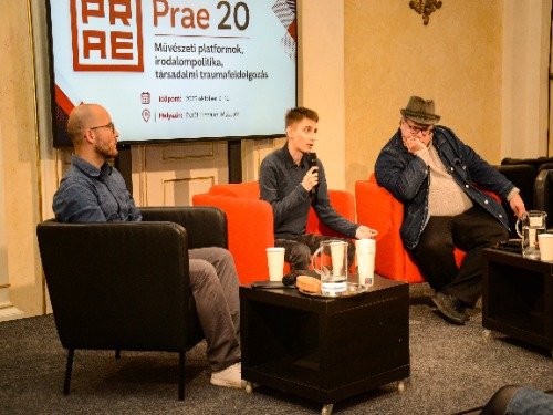 Húsz év online és offline