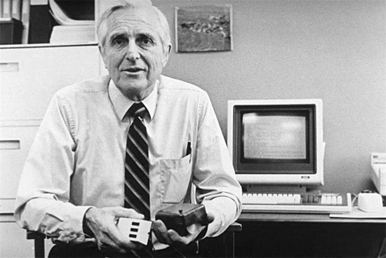 Engelbart és két egér 1984-ben Engelbart és két egér 1984-ben