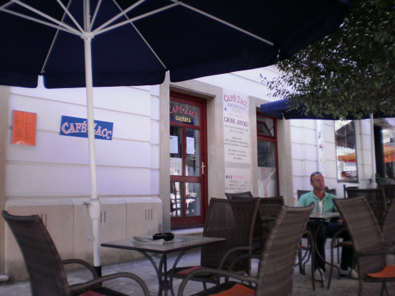 A Café Zacc Kultúrterasz Galéria bejárata A Café Zacc Kultúrterasz Galéria bejárata
