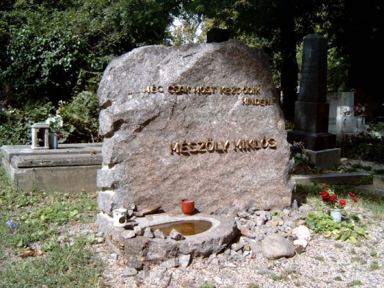 Mészöly sírja
