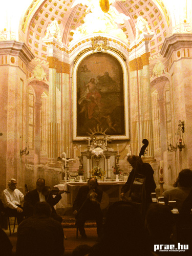 Muzsikás, oltár, meditáció