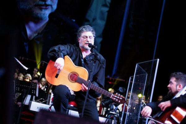 José Cura