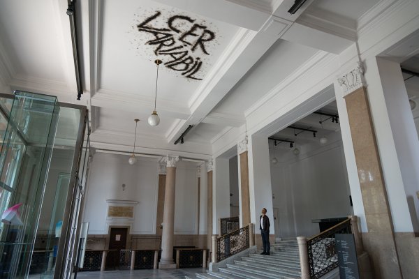 Mircea Cantor, Cer Variabil, 2007–2015, © MAK/Nathan Murrell