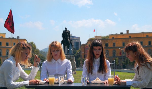 Haveit Collective, Használd a szád, 2014, színes videó hanggal, 10 perc, Sokol Ferizi verse nyomán, A Haveit Collective jóvoltából