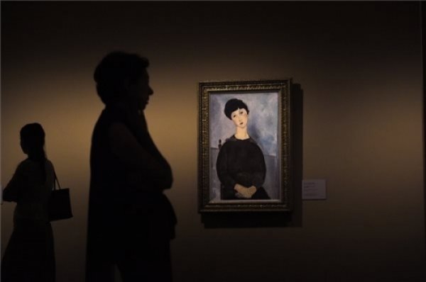 Amadeo Modigliani, Ölbe tett kezű, barna hajú lány, 1918, 93x60 cm, magántulajdon, (Fotó: MTI)