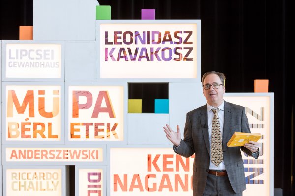 Sajtótájékoztató