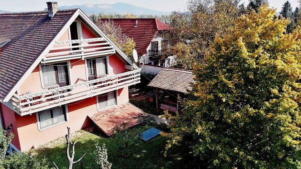 A sarok, hol Márton Laci feltűnt, Laci nélkül