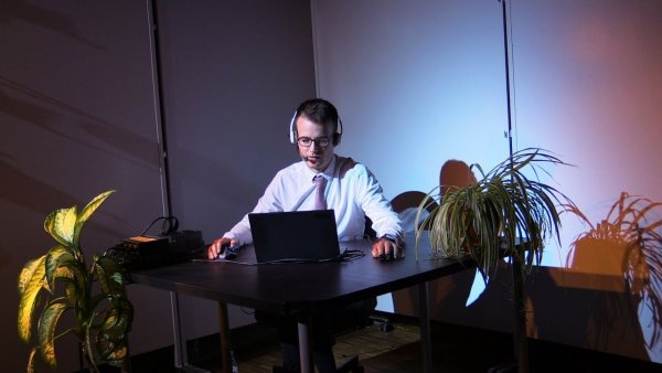 Sam Kidel (UK)_Disruptive Muzak (performance)