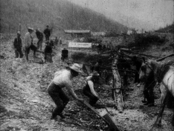 Bill Morrison: Dawson City: Megfagyott idő