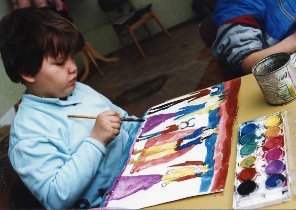 Egy kis mesemondó (Fotó: Veréb Simon, Nagyatád, 1994)