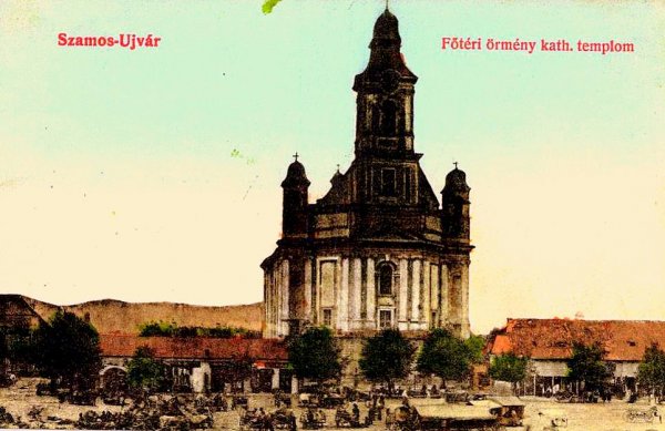 Szamosújvár, Főtér az örmény katolikus székesegyházzal – képeslap a századfordulóról