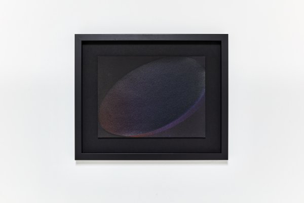 Mátrai Erik: „Kilógó ellipszis” akril, papír 24 x 32 cm, 2020. Fotó: Biró Dávid