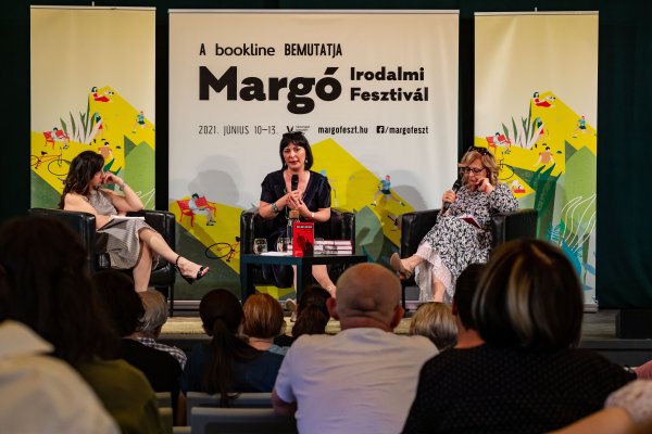 Perintfalvi Rita az egyre zsúfoltabb sorokkal szemben