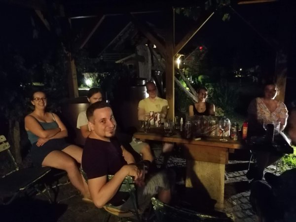 Esti beszélgetés
