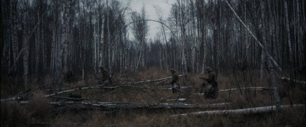Természetes fény: sár, eső, közöny