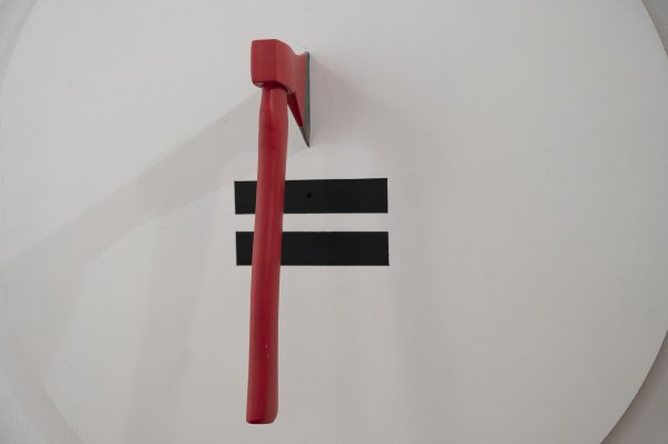 Vörös a fekete felett - Red over black, 2021_vladimir andreenkov red vertical line műve alapján