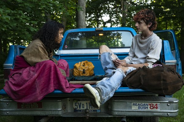 Taylor Russell és Timothée Chalamet