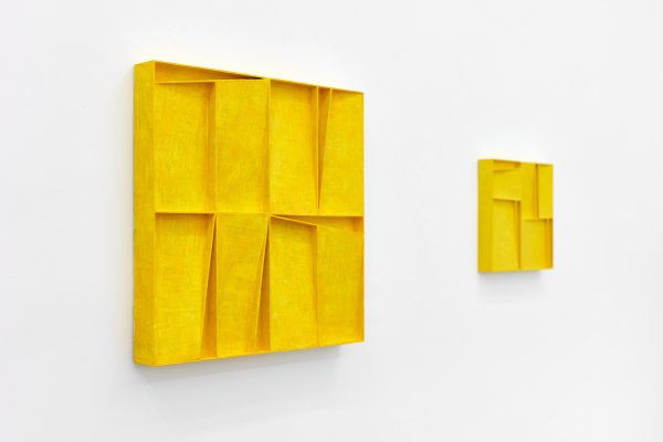 Haász István: Untitled (2021) és Objekt 091016 (2009)