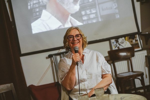 Péczely Dóra