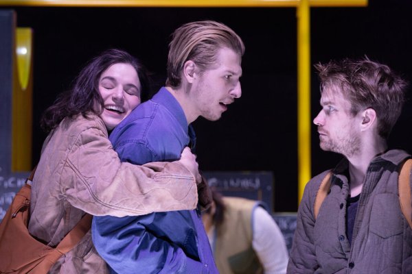 Roxane (Koós Boglárka), Christian (Fröhlich Kristóf) és Cyrano (Böröndi Bence)
