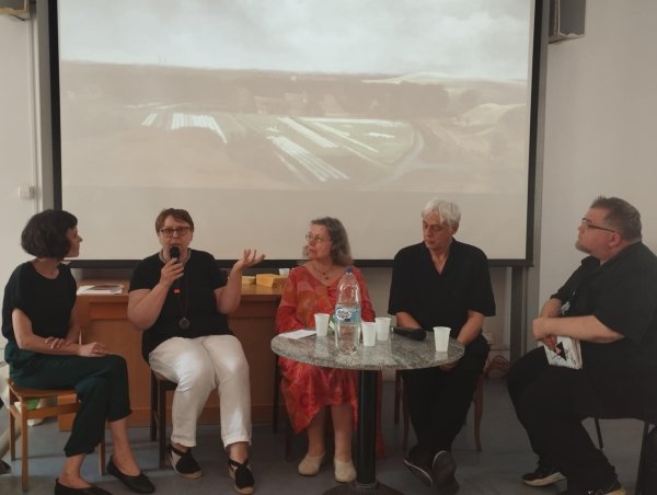 A harmadik szekció résztvevői, balról jobbra: Darida Veronika, Geskó Judit, Ladik Katalin, Nagy József (Szkipe), Nemes Z. Márió