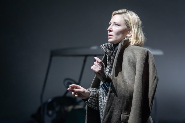Arkagyina (Cate Blanchett)