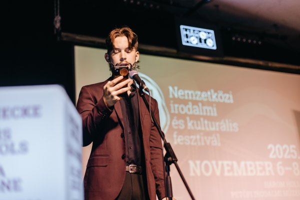 Vörös Dóra fotója