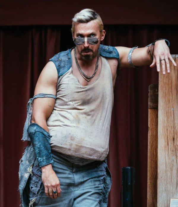 David Caves mint Achilles – sörhassal